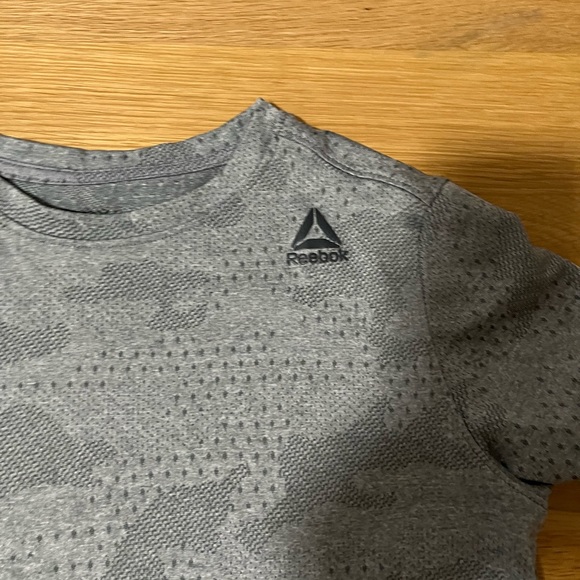 Gray Reebok T-shirt - Picture 3 of 4